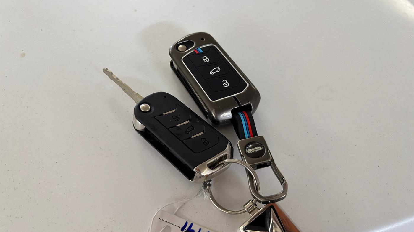 2025 Mahindra XUV 3XO AX5 1.2 L TCMPFi, Petrol, Manual, 5,026 km, Key Close Up