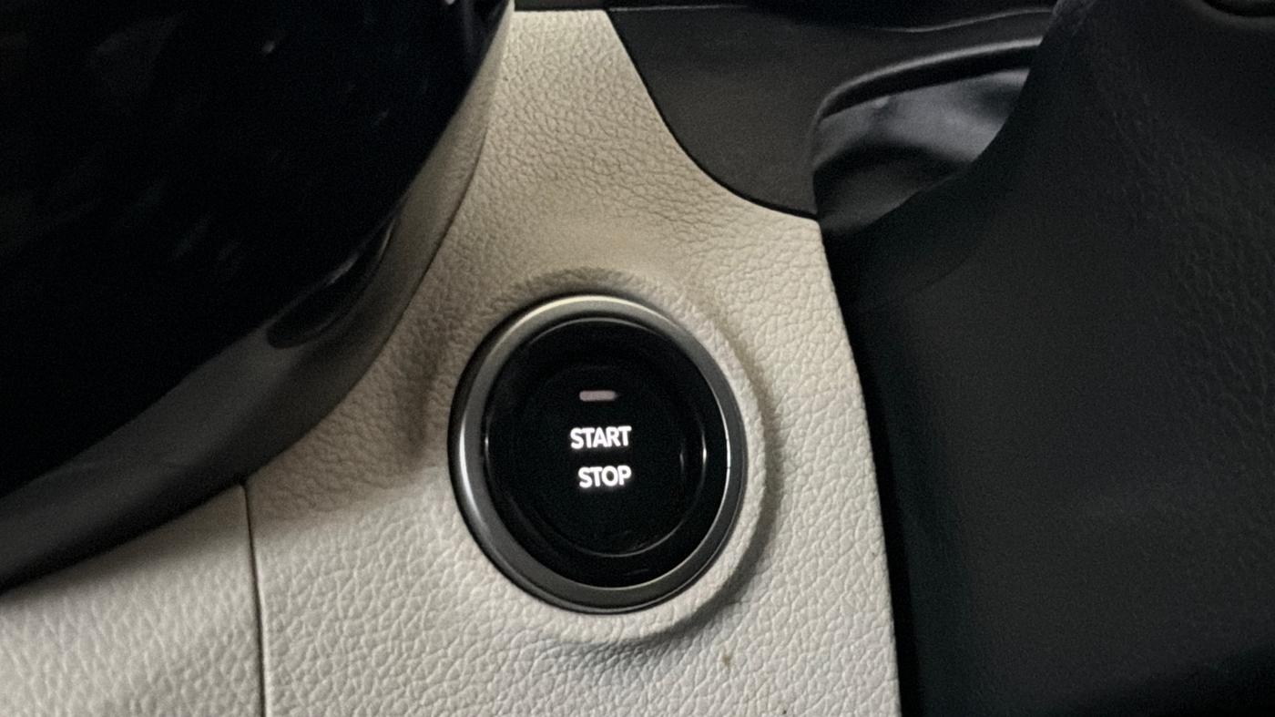 2025 Mahindra XUV 3XO AX5 1.2 L TCMPFi, Petrol, Manual, 5,026 km, Keyless Start/ Stop Button