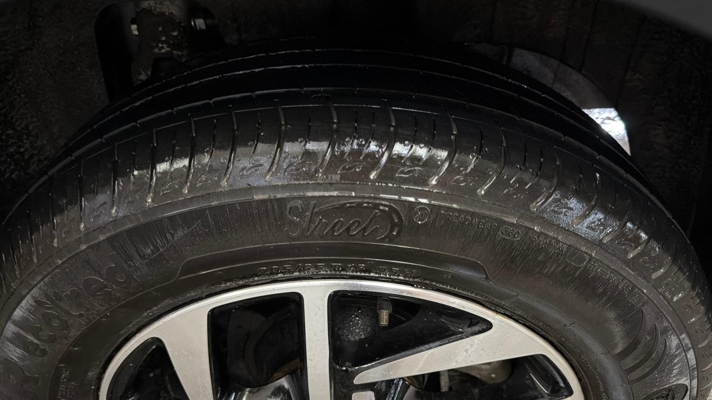 2025 Mahindra XUV 3XO AX5 1.2 L TCMPFi, Petrol, Manual, 5,026 km, Left Rear Tyre Tread
