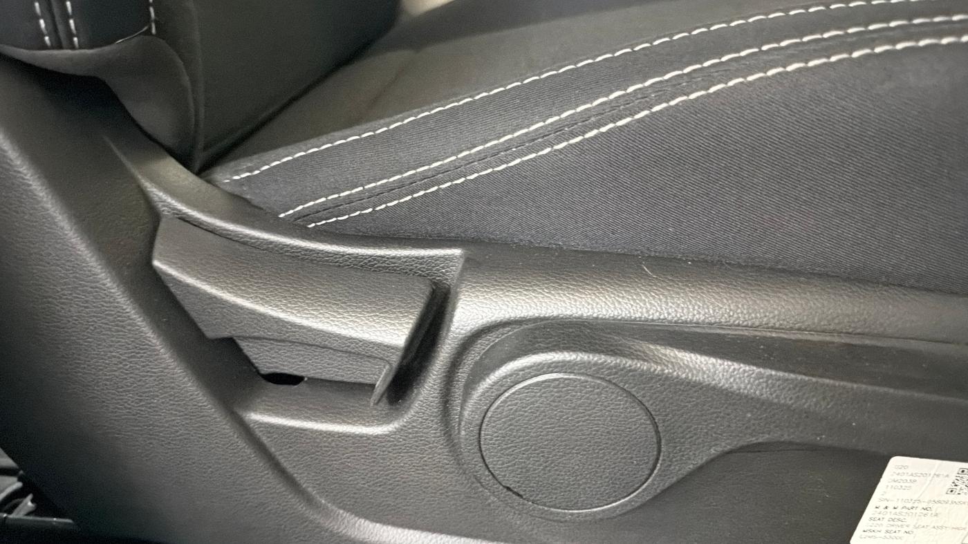 2025 Mahindra XUV 3XO AX5 1.2 L TCMPFi, Petrol, Manual, 5,026 km, Driver Side Adjustment Panel