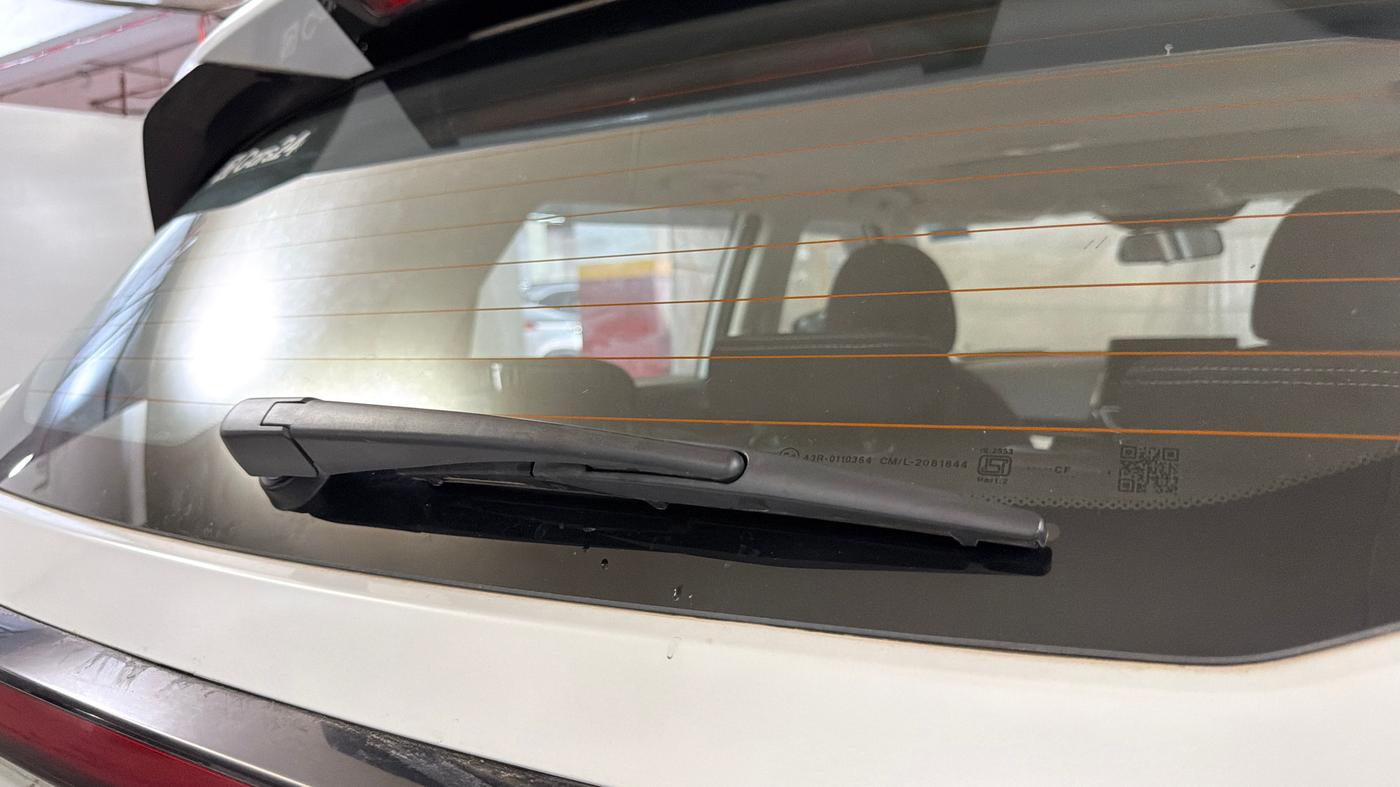 2025 Mahindra XUV 3XO AX5 1.2 L TCMPFi, Petrol, Manual, 5,026 km, Rear Wiper