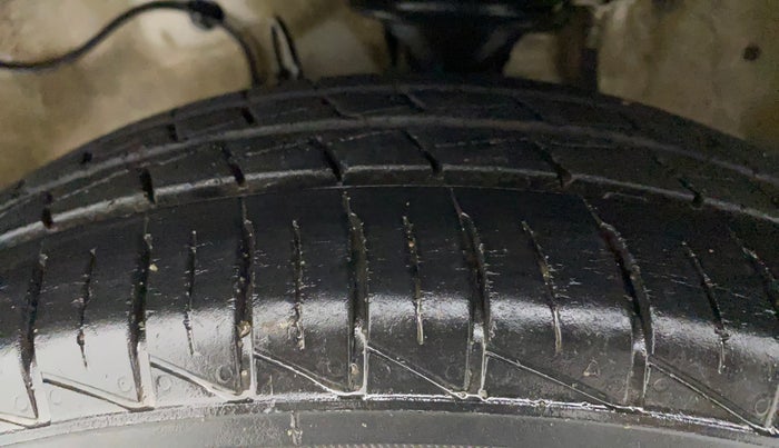 2019 Maruti Alto LXI, Petrol, Manual, 26,303 km, Left Front Tyre Tread