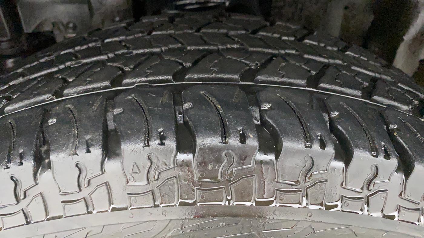 2021 Mahindra Thar LX  P 4WD AT CONVERTIBLE, Petrol, Automatic, 18,357 km, Left Front Tyre Tread