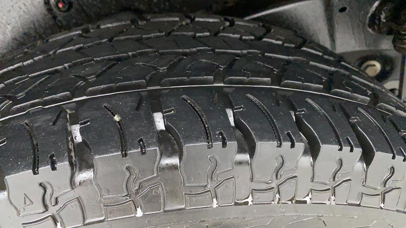 2021 Mahindra Thar LX  P 4WD AT CONVERTIBLE, Petrol, Automatic, 18,357 km, Right Rear Tyre Tread