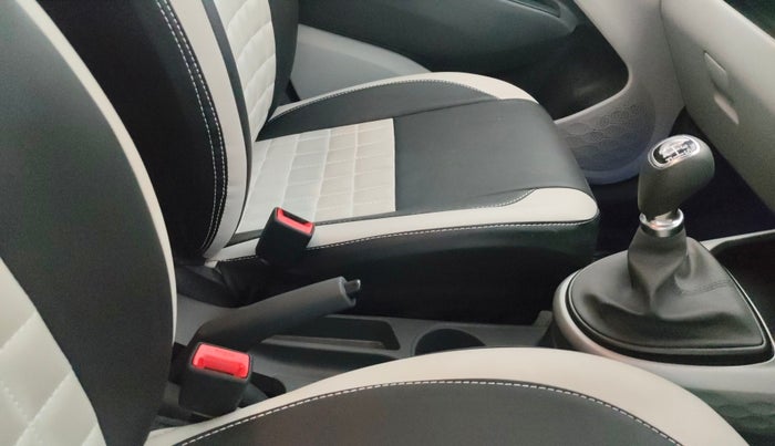 2025 Hyundai GRAND I10 NIOS SPORTZ 1.2 KAPPA VTVT, Petrol, Manual, 925 km, Gear Lever