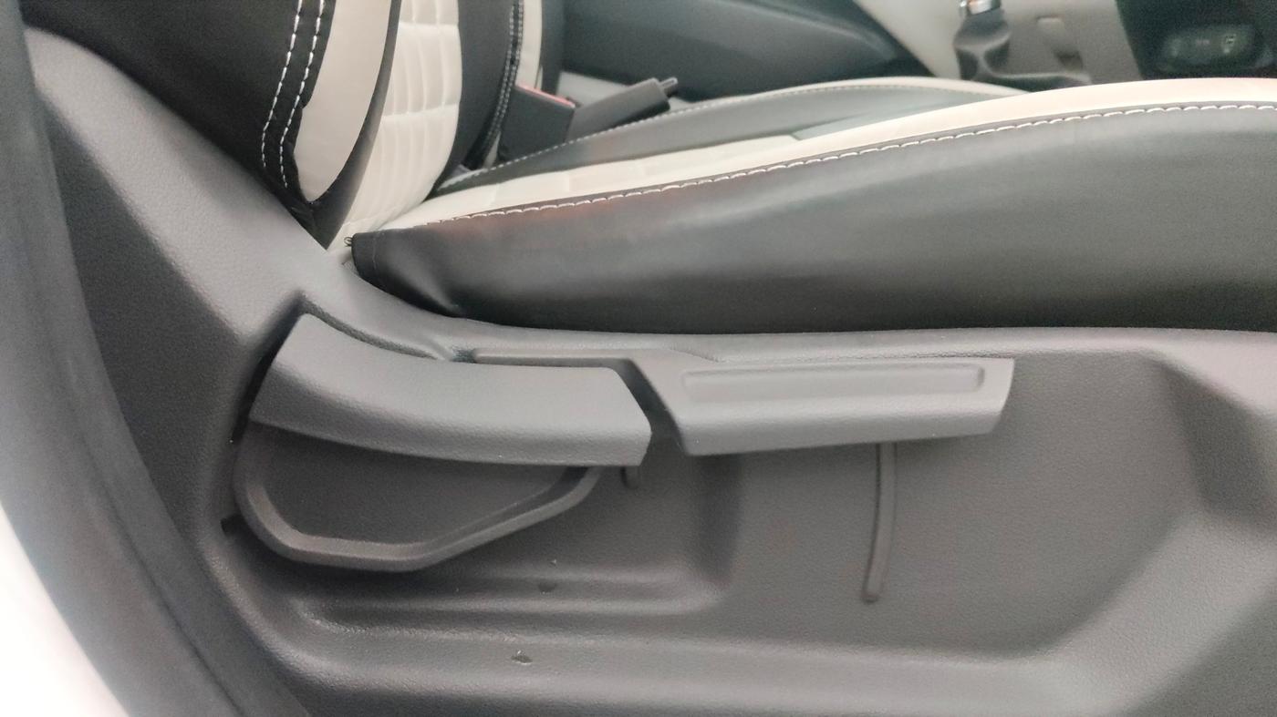 2025 Hyundai GRAND I10 NIOS SPORTZ 1.2 KAPPA VTVT, Petrol, Manual, 925 km, Driver Side Adjustment Panel