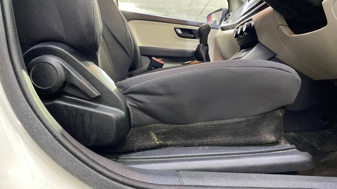 2023 Tata ALTROZ XE CNG, CNG, Manual, 65,622 km, Driver Side Adjustment Panel