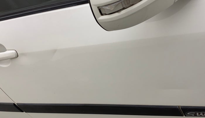 2013 Maruti Swift VXI, Petrol, Manual, 92,239 km, Driver-side door - Slightly dented