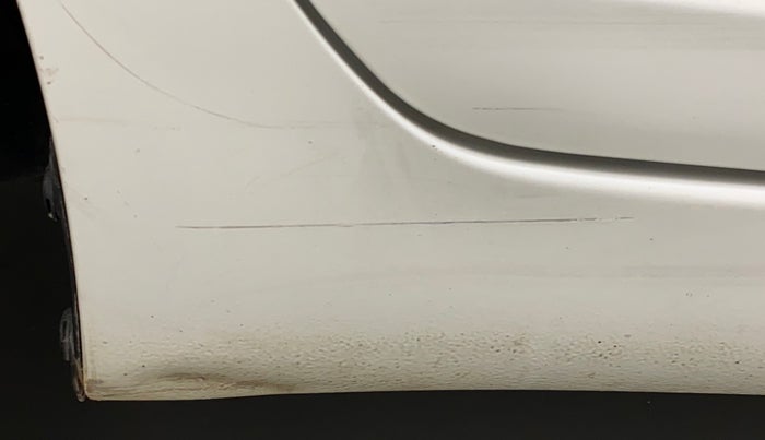 2013 Maruti Swift VXI, Petrol, Manual, 92,239 km, Right running board - Minor scratches