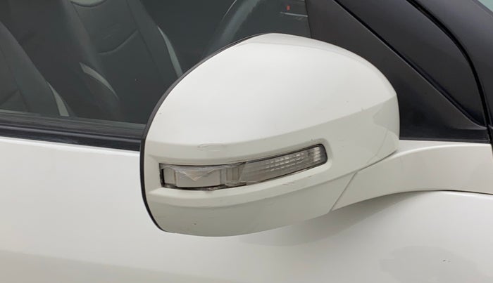 2013 Maruti Swift VXI, Petrol, Manual, 92,239 km, Right rear-view mirror - Indicator light has minor damage