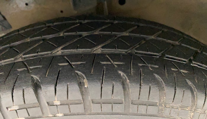 2013 Maruti Swift VXI, Petrol, Manual, 92,239 km, Left Front Tyre Tread