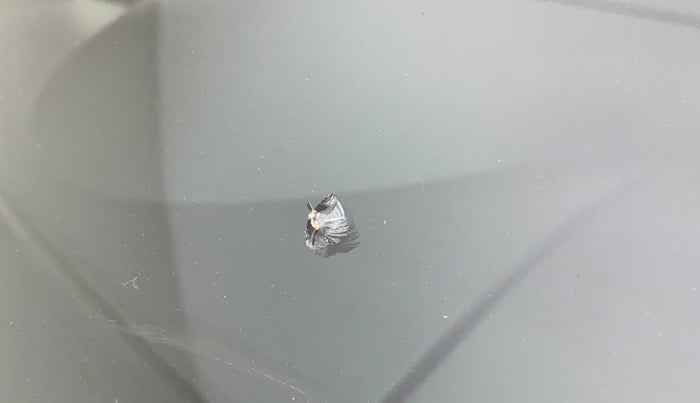 2013 Maruti Swift VXI, Petrol, Manual, 92,239 km, Front windshield - Minor spot on windshield