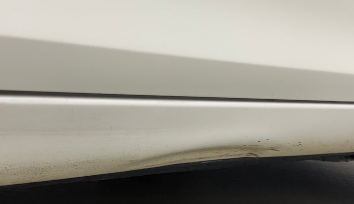 2013 Maruti Swift VXI, Petrol, Manual, 92,239 km, Right running board - Slightly dented