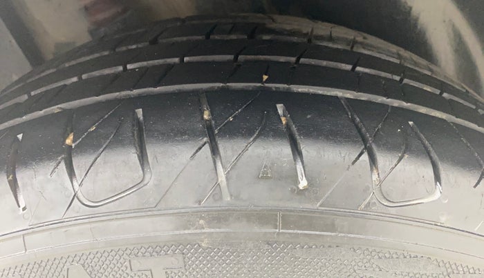 2021 KIA SELTOS HTE 1.5 PETROL, CNG, Manual, 24,050 km, Right Rear Tyre Tread