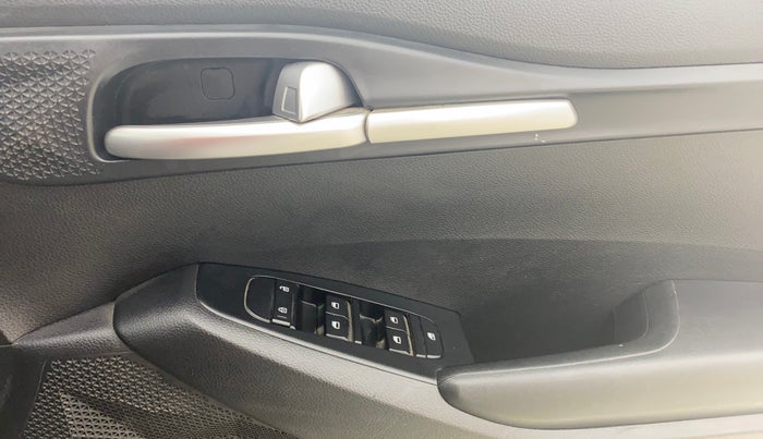 2021 KIA SELTOS HTE 1.5 PETROL, CNG, Manual, 24,050 km, Driver Side Door Panels Control