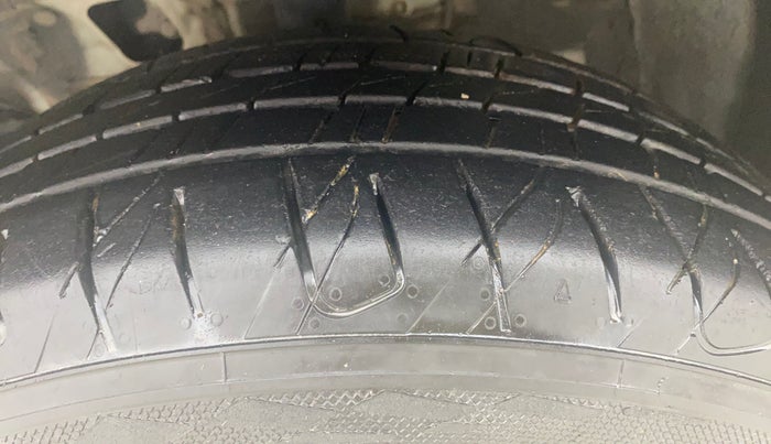 2021 KIA SELTOS HTE 1.5 PETROL, CNG, Manual, 24,050 km, Left Front Tyre Tread