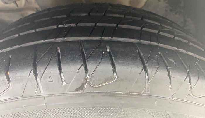 2021 KIA SELTOS HTE 1.5 PETROL, CNG, Manual, 24,050 km, Right Front Tyre Tread