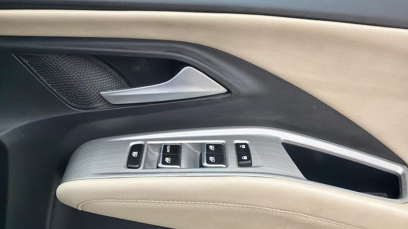 2023 MG HECTOR SHARP PRO 1.5 PETROL TURBO CVT PETROL, Petrol, Automatic, 34,830 km, Driver Side Door Panels Control