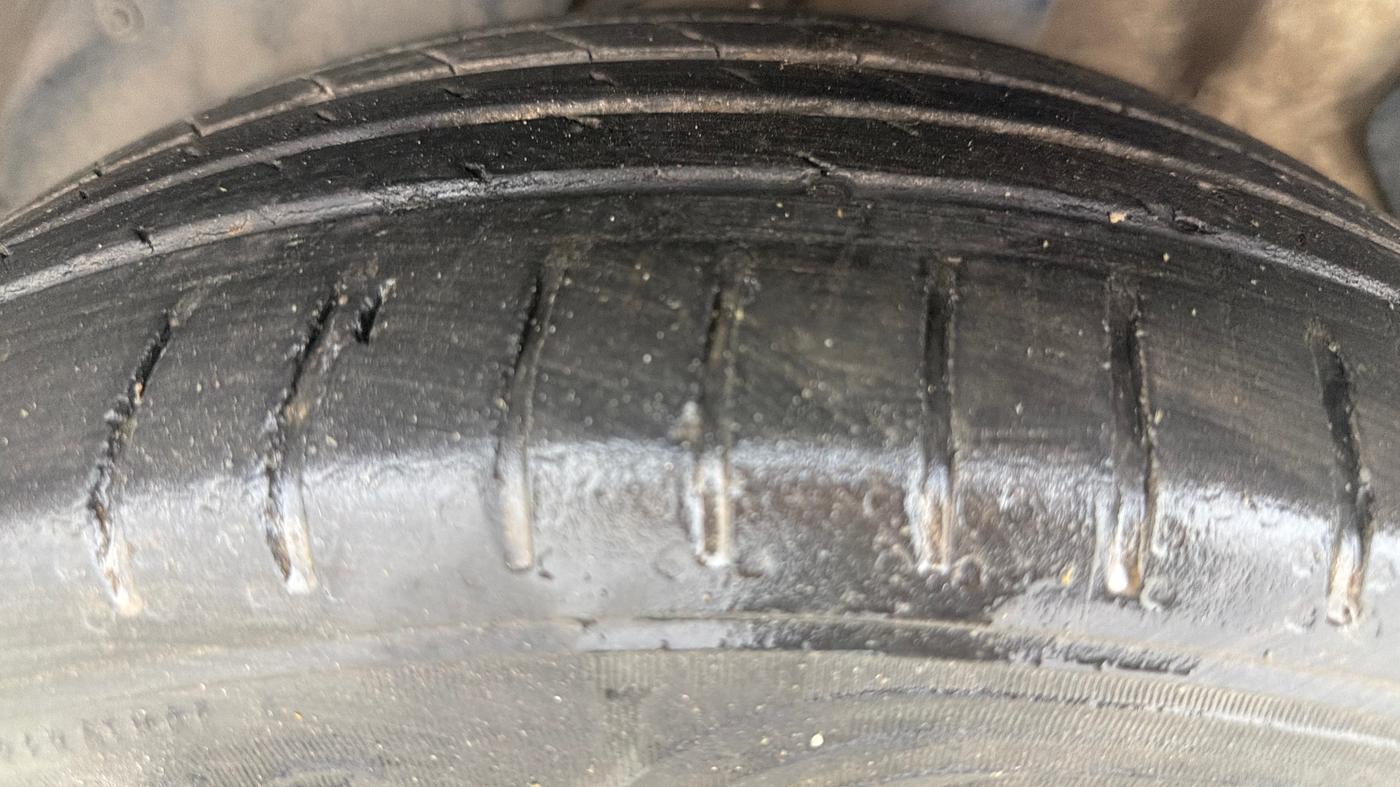 2023 MG HECTOR SHARP PRO 1.5 PETROL TURBO CVT PETROL, Petrol, Automatic, 34,830 km, Left Front Tyre Tread