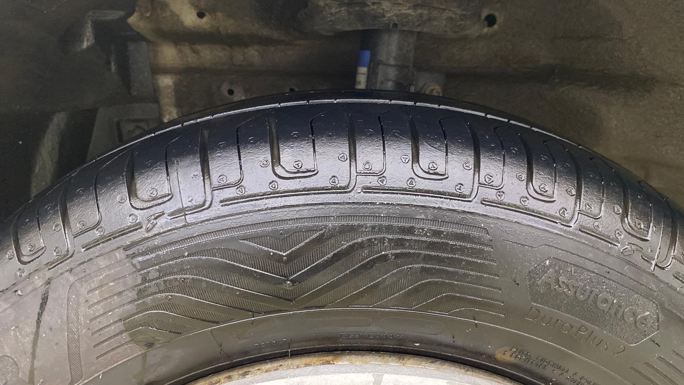 2016 Maruti Swift LXI, Petrol, Manual, 52,031 km, Left Front Tyre Tread