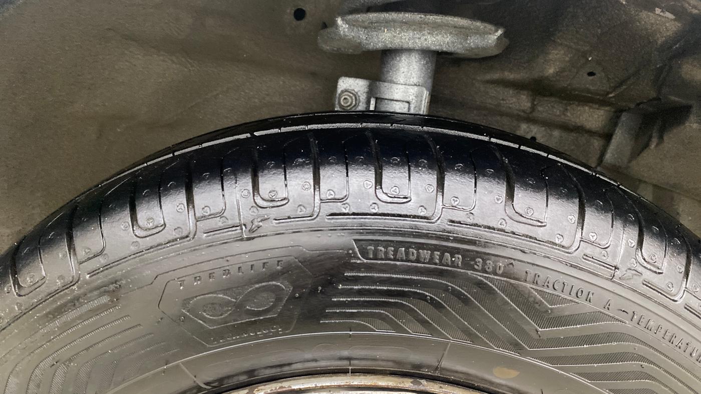 2016 Maruti Swift LXI, Petrol, Manual, 52,031 km, Right Front Tyre Tread