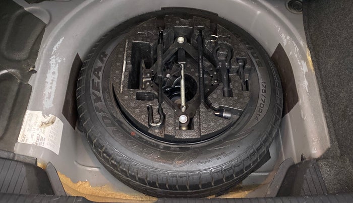 2016 Volkswagen Ameo HIGHLINE 1.2, Petrol, Manual, 56,952 km, Spare Tyre