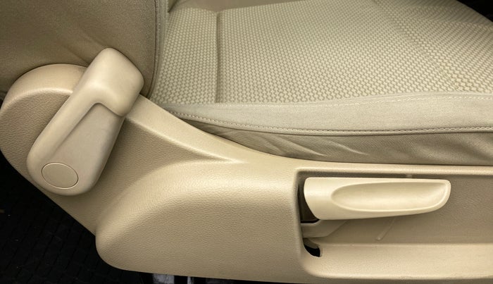 2016 Volkswagen Ameo HIGHLINE 1.2, Petrol, Manual, 56,952 km, Driver Side Adjustment Panel