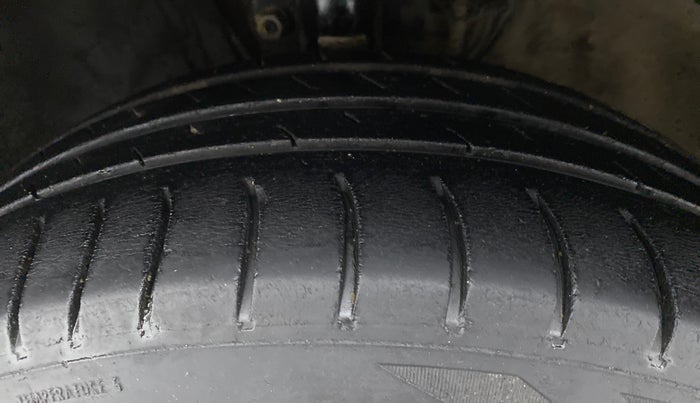 2016 Volkswagen Ameo HIGHLINE 1.2, Petrol, Manual, 56,952 km, Left Front Tyre Tread