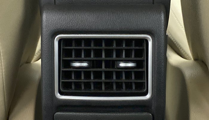 2016 Volkswagen Ameo HIGHLINE 1.2, Petrol, Manual, 56,952 km, Rear AC Vents