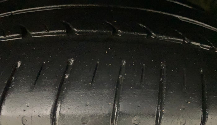 2015 Maruti Ertiga VXI, Petrol, Manual, 71,844 km, Left Front Tyre Tread