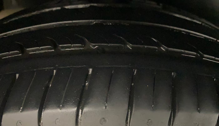2015 Maruti Ertiga VXI, Petrol, Manual, 71,844 km, Right Rear Tyre Tread