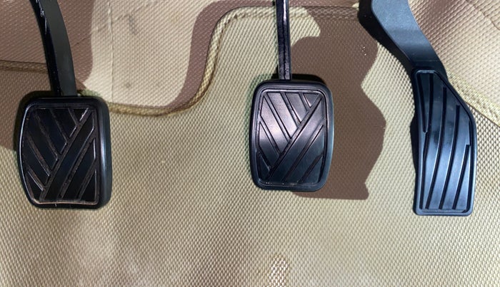 2015 Maruti Ertiga VXI, Petrol, Manual, 71,844 km, Pedals