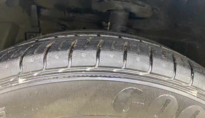 2017 Maruti Ertiga VXI, Petrol, Manual, 83,493 km, Left Front Tyre Tread