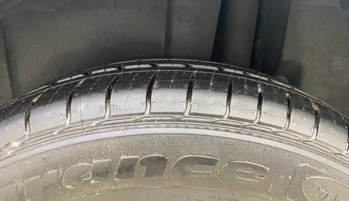 2017 Maruti Ertiga VXI, Petrol, Manual, 83,493 km, Left Rear Tyre Tread