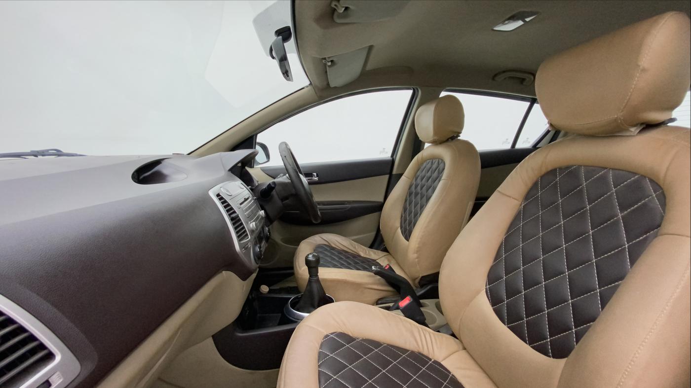 2011 Hyundai i20 MAGNA (O) 1.2, Petrol, Manual, 73,221 km, Right Side Front Door Cabin
