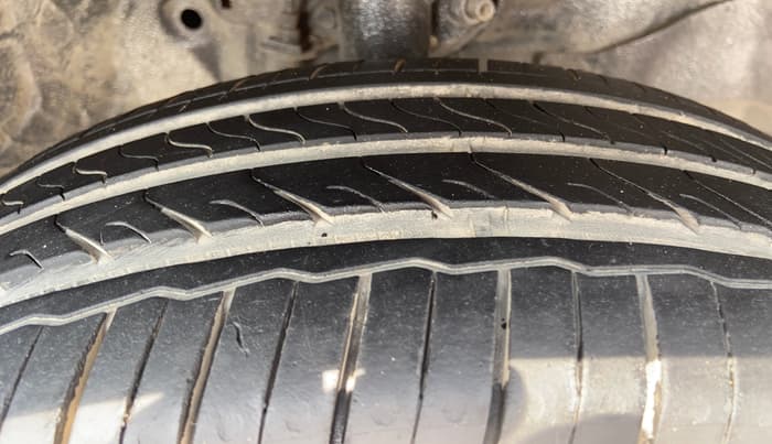2016 Honda Brio S MT, Petrol, Manual, 71,929 km, Right Front Tyre Tread
