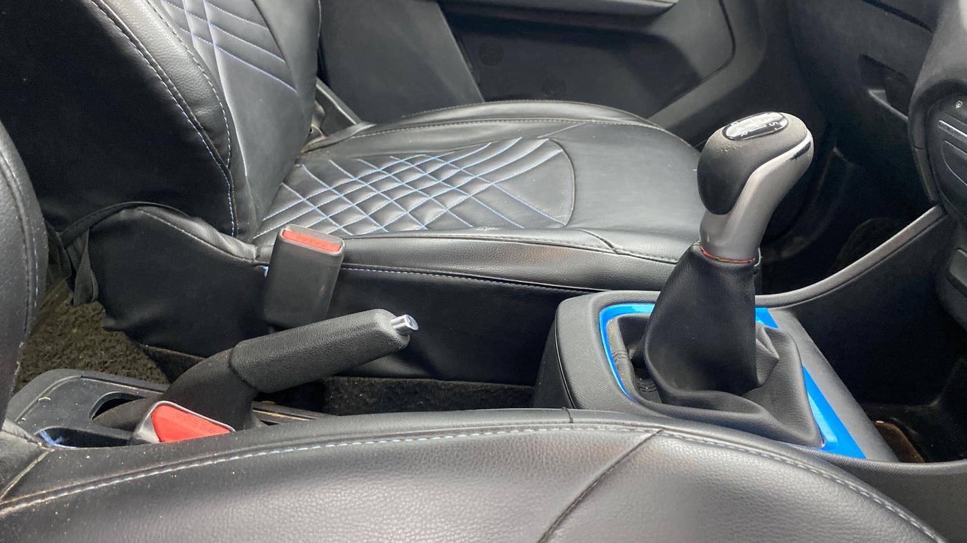 2022 Tata PUNCH CREATIVE  MT, Petrol, Manual, 1,04,764 km, Gear Lever