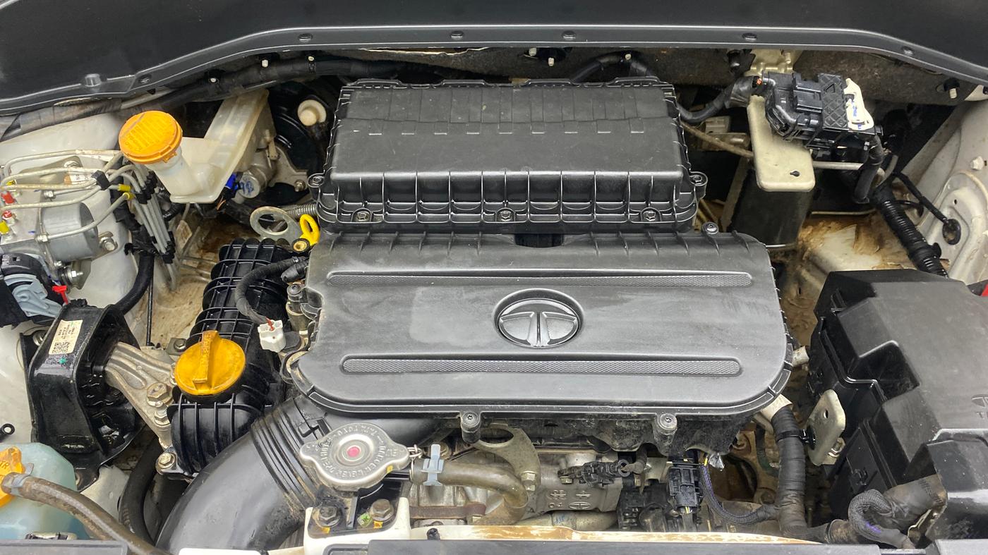 2022 Tata PUNCH CREATIVE  MT, Petrol, Manual, 1,04,764 km, Engine View