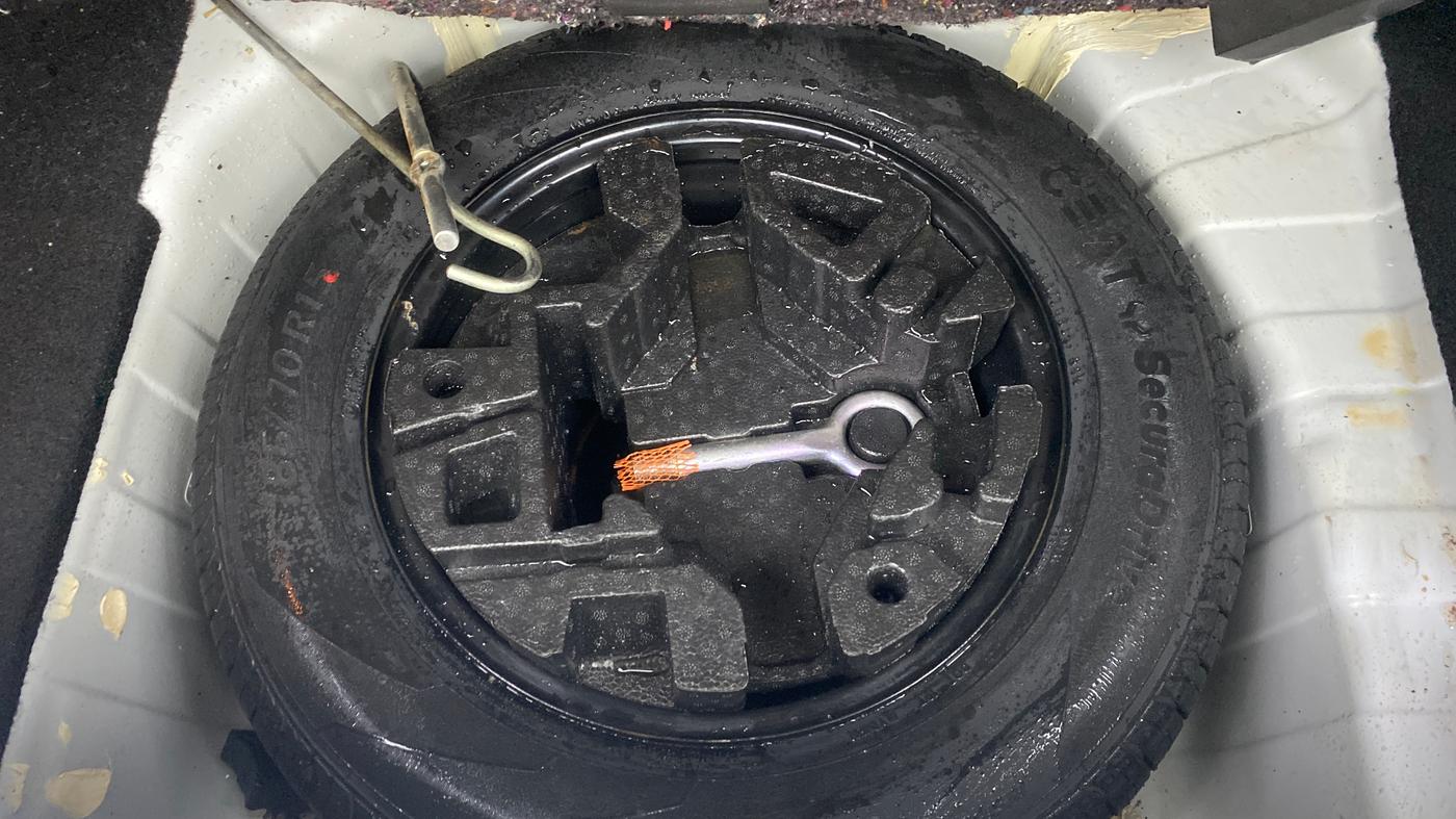 2022 Tata PUNCH CREATIVE  MT, Petrol, Manual, 1,04,764 km, Spare Tyre