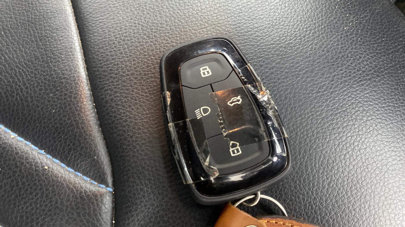 2022 Tata PUNCH CREATIVE  MT, Petrol, Manual, 1,04,764 km, Key Close Up