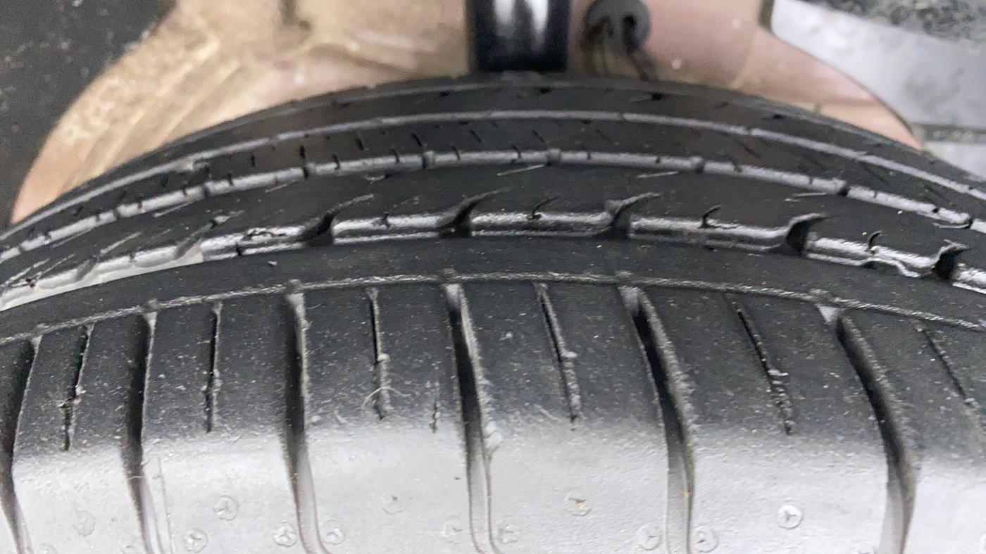 2020 MG HECTOR PLUS SHARP DCT, Petrol, Automatic, 34,287 km, Right Front Tyre Tread