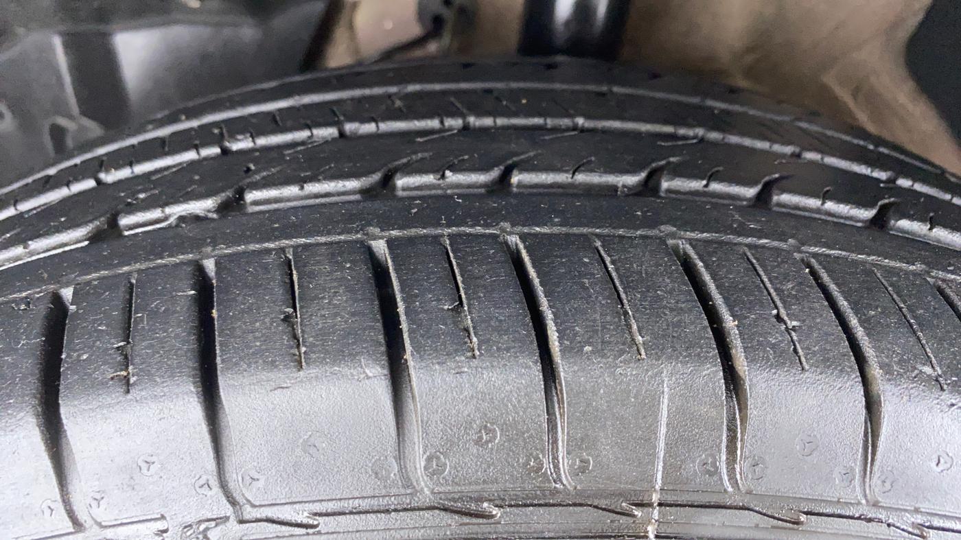 2020 MG HECTOR PLUS SHARP DCT, Petrol, Automatic, 34,287 km, Left Front Tyre Tread