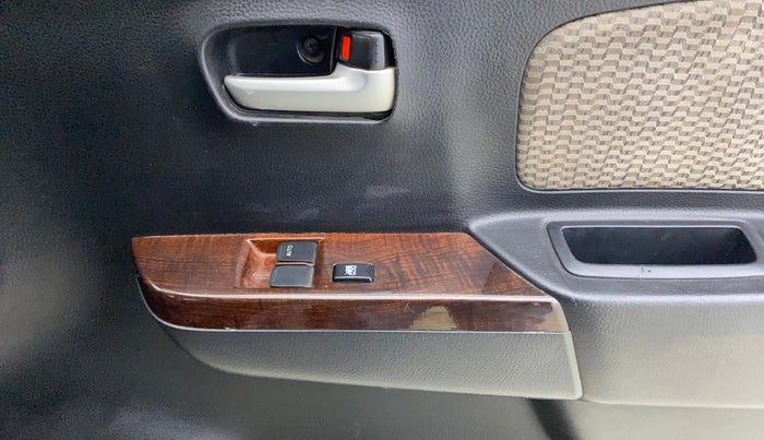 2016 Maruti Wagon R 1.0 LXI CNG, CNG, Manual, 1,06,985 km, Driver Side Door Panels Control