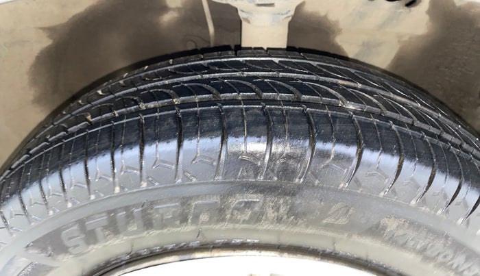 2016 Maruti Wagon R 1.0 LXI CNG, CNG, Manual, 1,06,985 km, Right Front Tyre Tread