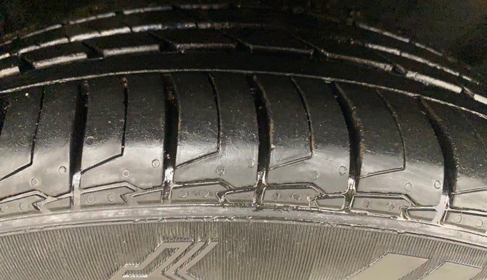 2022 KIA SELTOS X LINE 1.5 DIESEL AT, Diesel, Automatic, 62,222 km, Right Front Tyre Tread