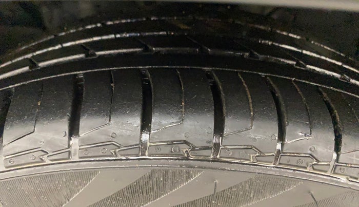 2022 KIA SELTOS X LINE 1.5 DIESEL AT, Diesel, Automatic, 62,222 km, Left Front Tyre Tread