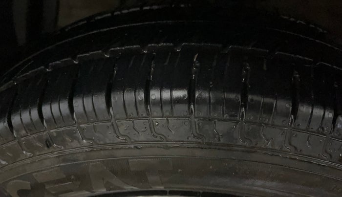 2016 Maruti Swift Dzire VXI, Petrol, Manual, 40,326 km, Left Front Tyre Tread