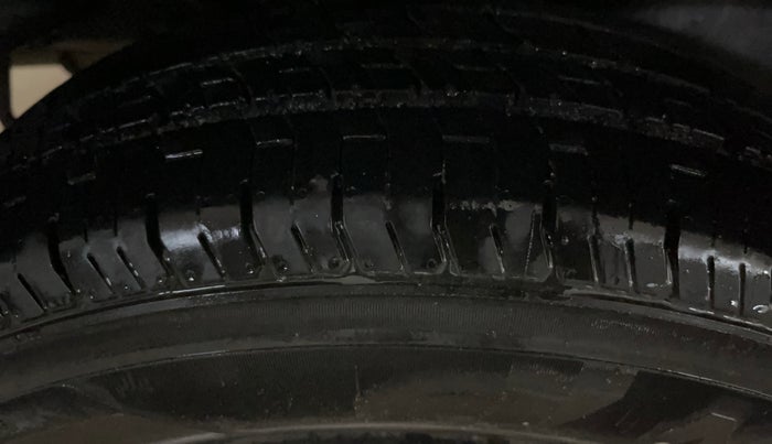 2016 Maruti Swift Dzire VXI, Petrol, Manual, 40,326 km, Right Rear Tyre Tread