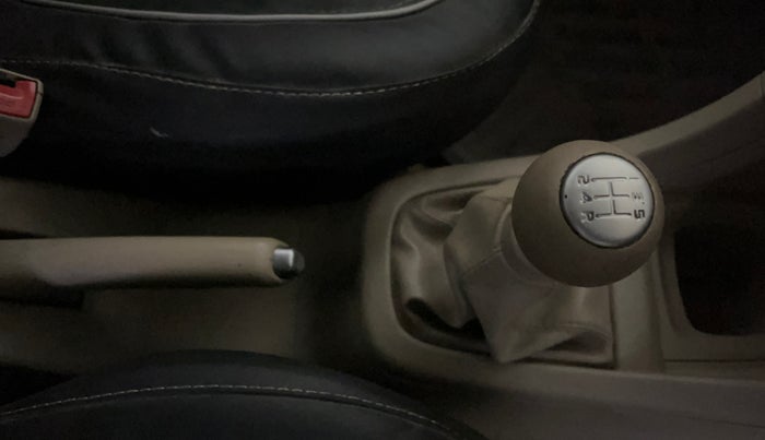 2016 Maruti Swift Dzire VXI, Petrol, Manual, 40,326 km, Gear Lever