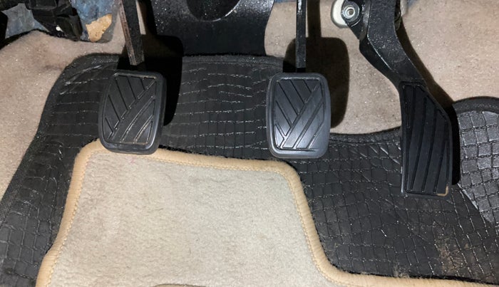 2016 Maruti Swift Dzire VXI, Petrol, Manual, 40,326 km, Pedals